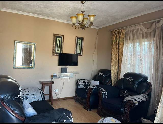 2 BEDROOM HOUSE FOR SALE IN GUGULETU